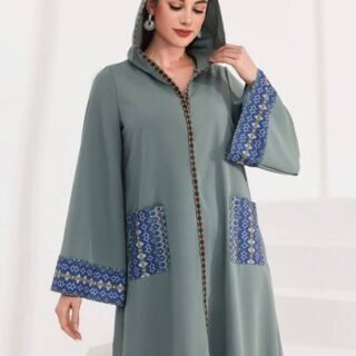 Al Najma Robe À Capuche Avec Design De Patchwork Et Détail De Ruban Imprimé